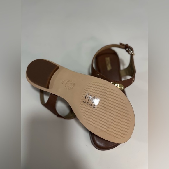 MICHAEL Michael Kors
Women's MK Plate Flat Thong Sandals 7.5 - Picture 5 of 6